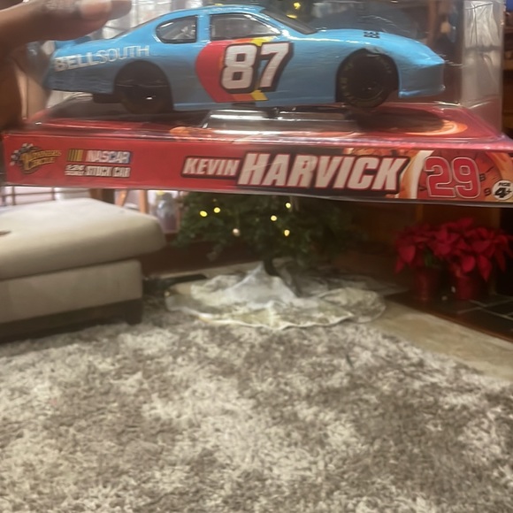 Kevin Harvick 29 stock car - Picture 2 of 3